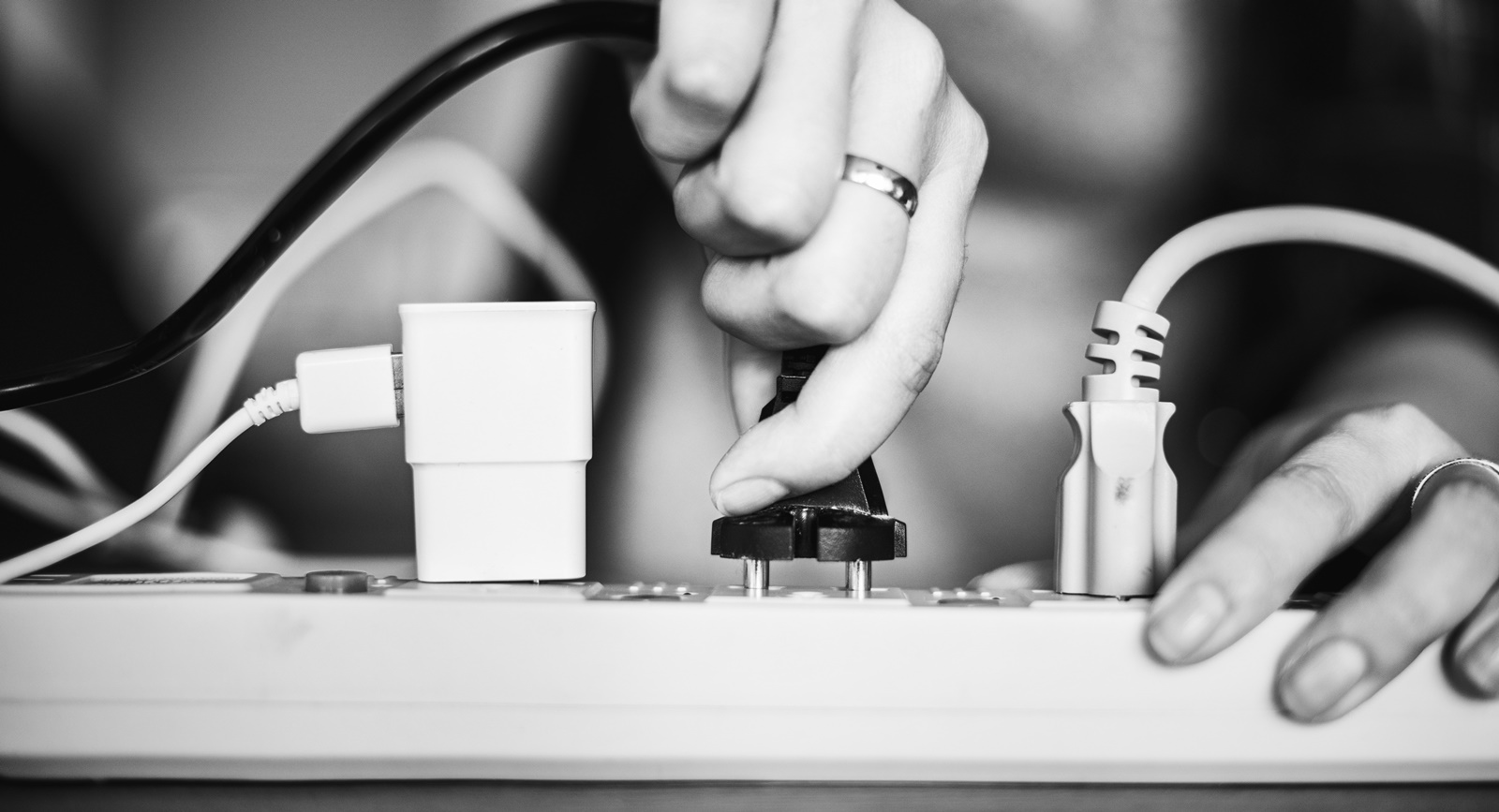 抜いてはいけないプラグには目印を貼る